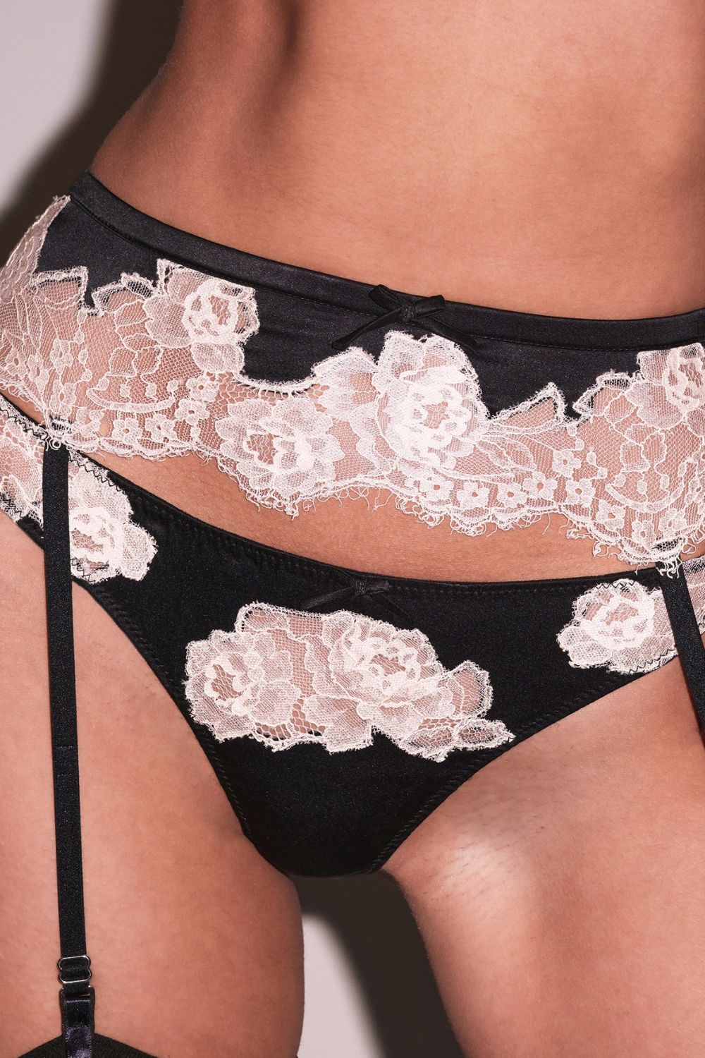 Juliet Lace Thong in Black