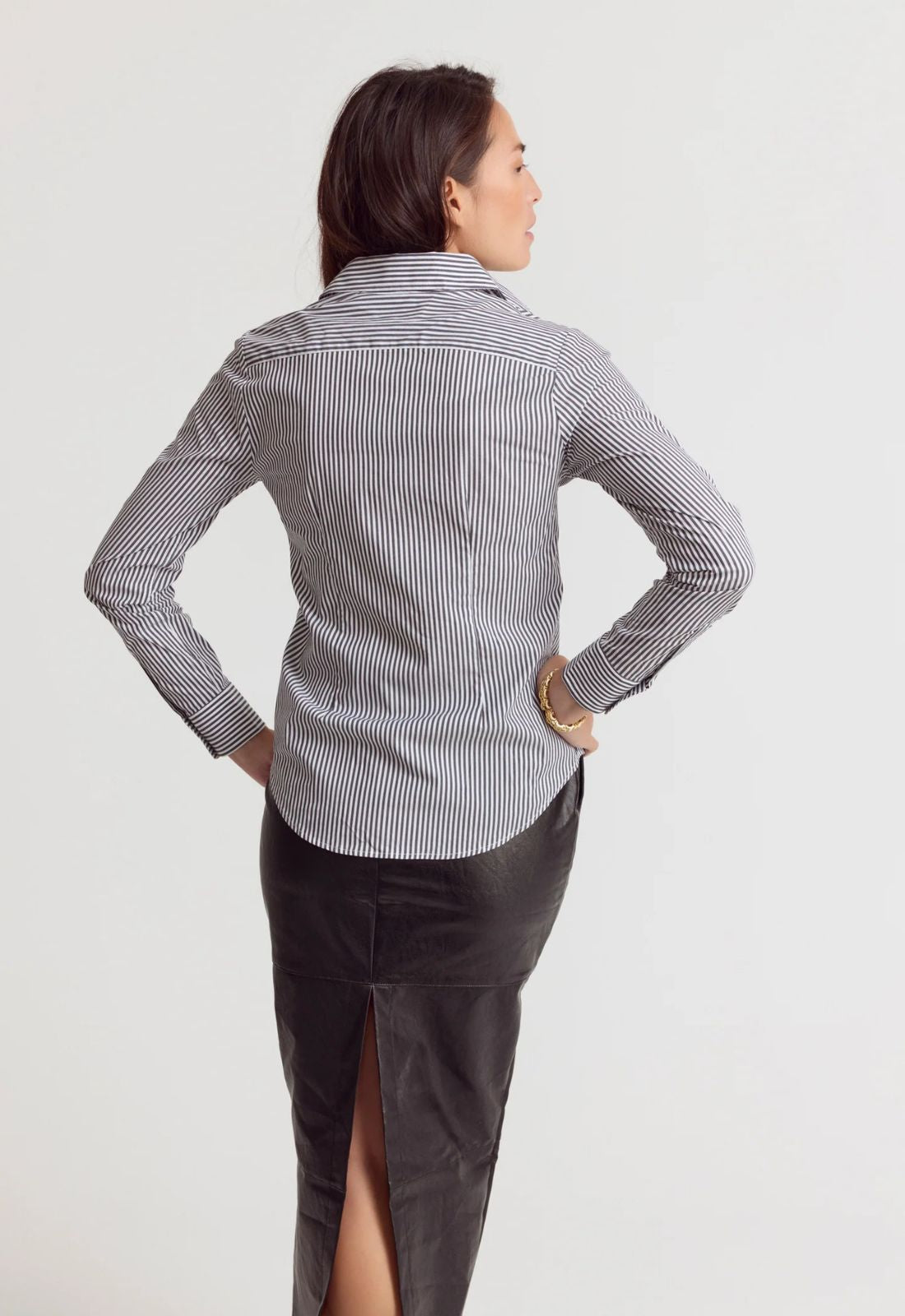 The Shirt The Icon Shirt in Gunmetal/White Stripe